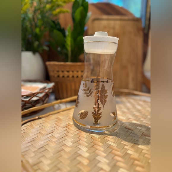 Vintage gold leafed decanter - Picture 1 of 7